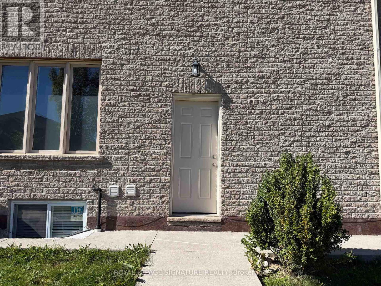 Bsmt - 61 Eagleglen Way, Hamilton, Ontario  L9B 0C5 - Photo 6 - X12432493