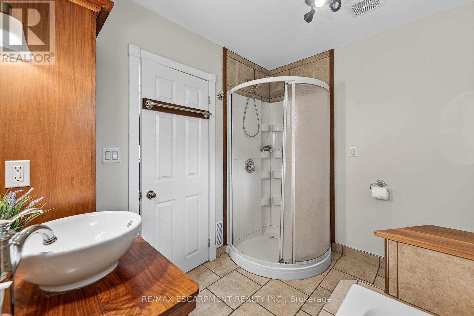 49 Erie Avenue N, Haldimand, Ontario  N0A 1G0 - Photo 23 - X12432495