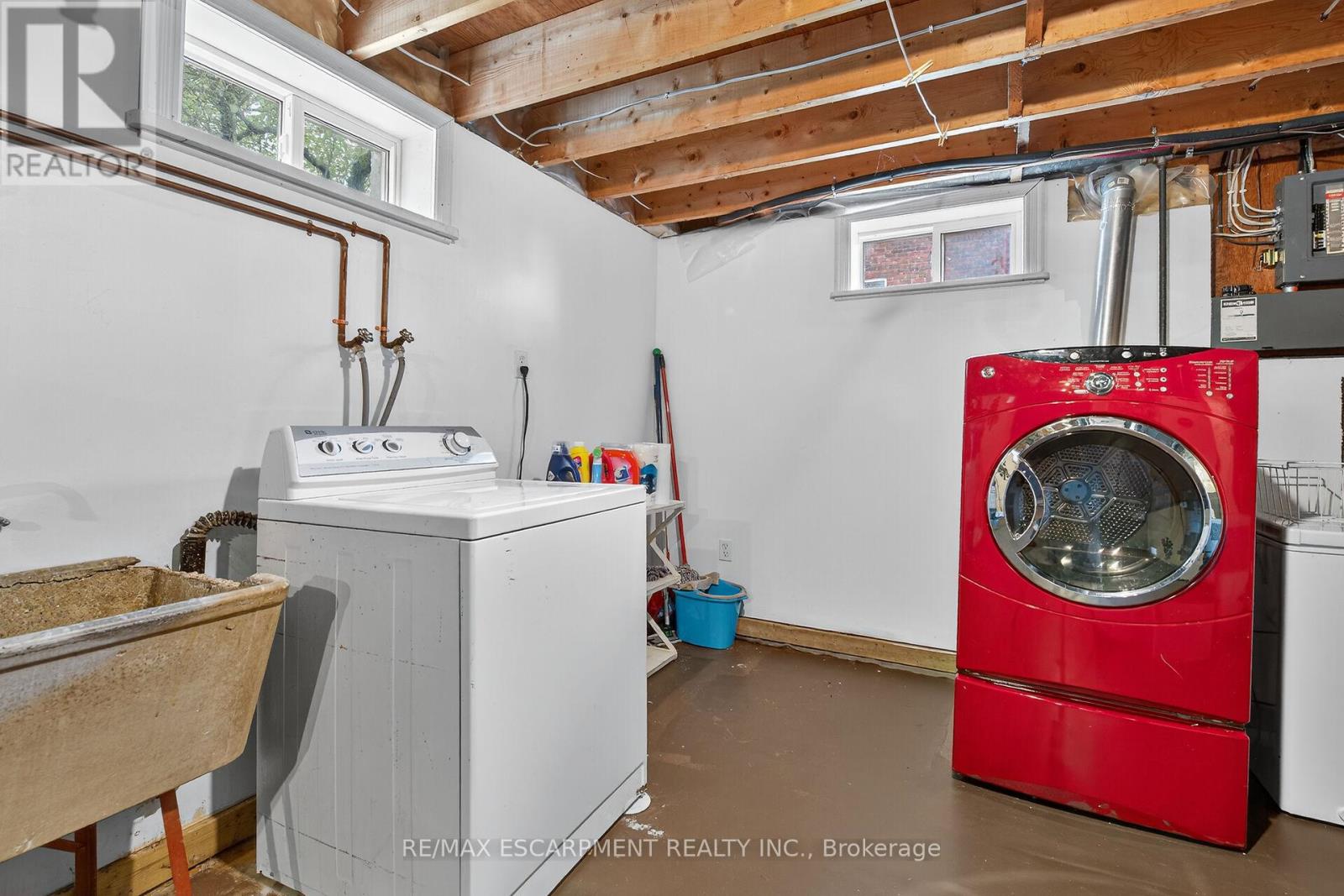 49 Erie Avenue N, Haldimand, Ontario  N0A 1G0 - Photo 32 - X12432495