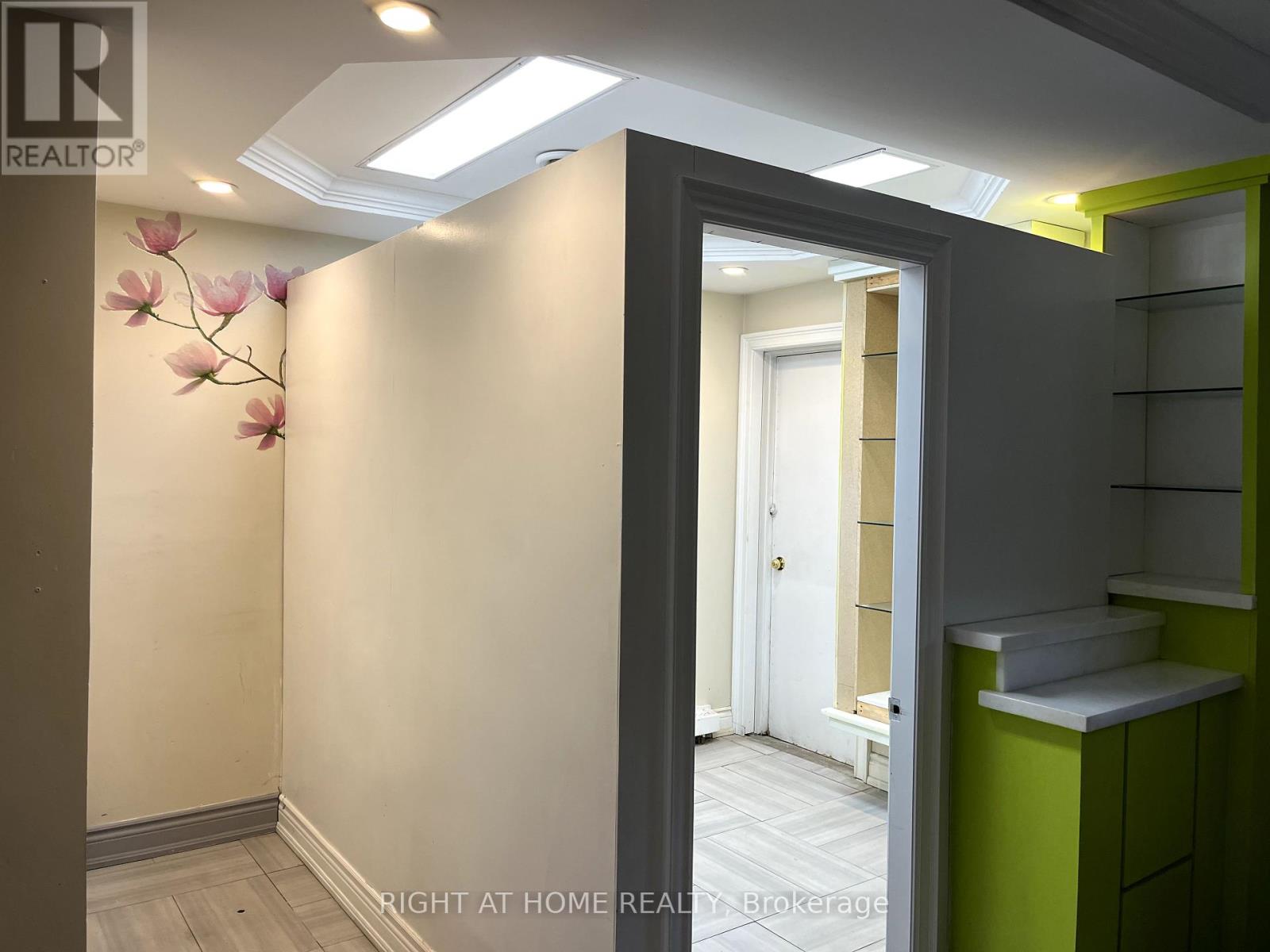 1 - 314 Crockett Street, Hamilton, Ontario  L8V 1H7 - Photo 5 - X12432505