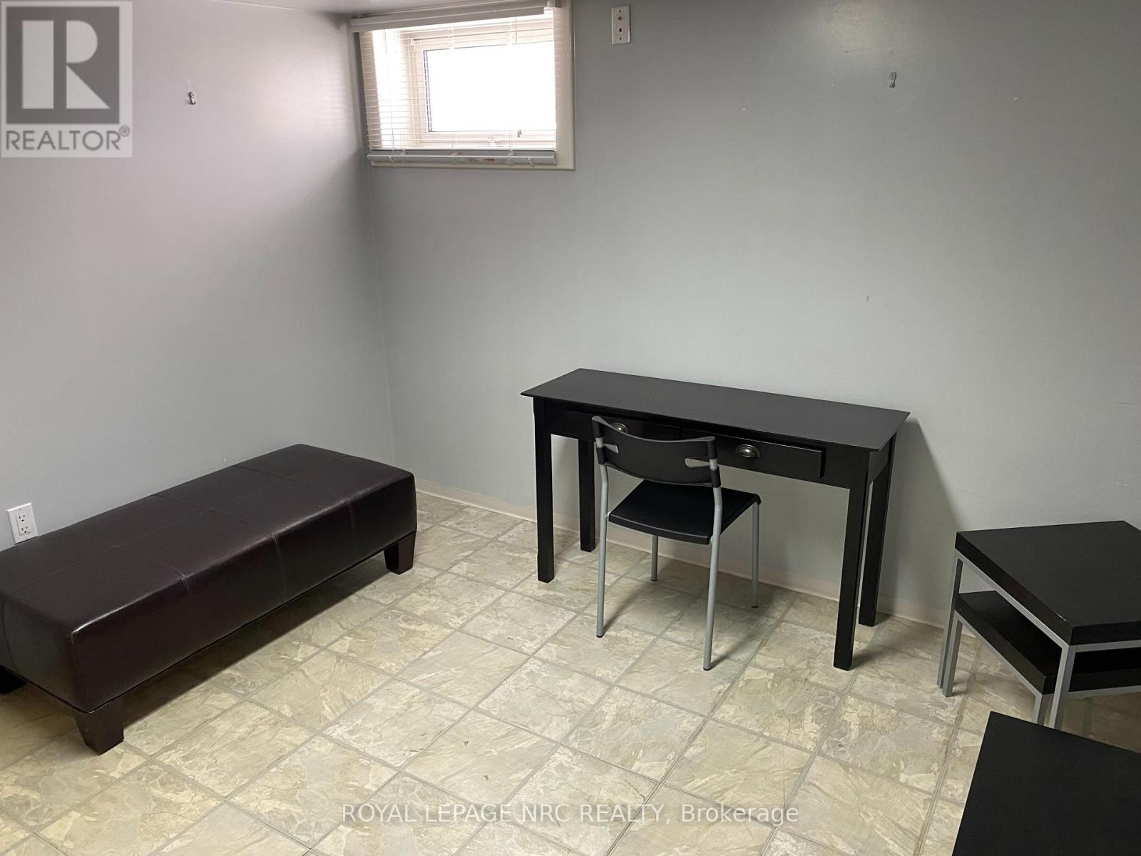 #2 - # 2 -102 Townline Rd. W. Road W, St. Catharines (Glendale/glenridge), Ontario  L2T 1P7 - Photo 10 - X12432625