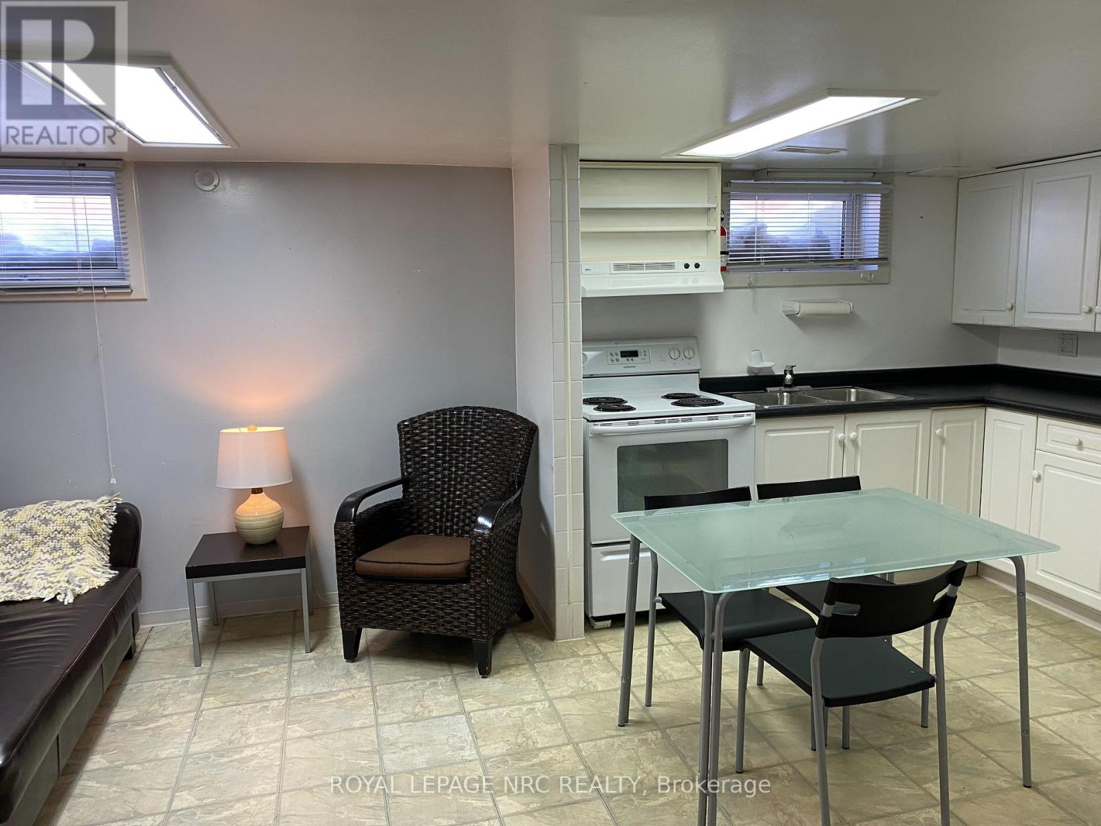 #2 - # 2 -102 Townline Rd. W. Road W, St. Catharines (Glendale/glenridge), Ontario  L2T 1P7 - Photo 5 - X12432625