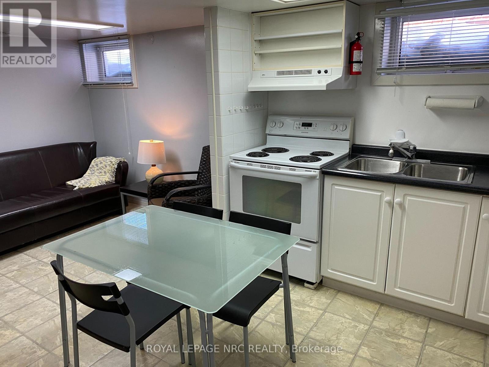 #2 - # 2 -102 Townline Rd. W. Road W, St. Catharines (Glendale/glenridge), Ontario  L2T 1P7 - Photo 6 - X12432625