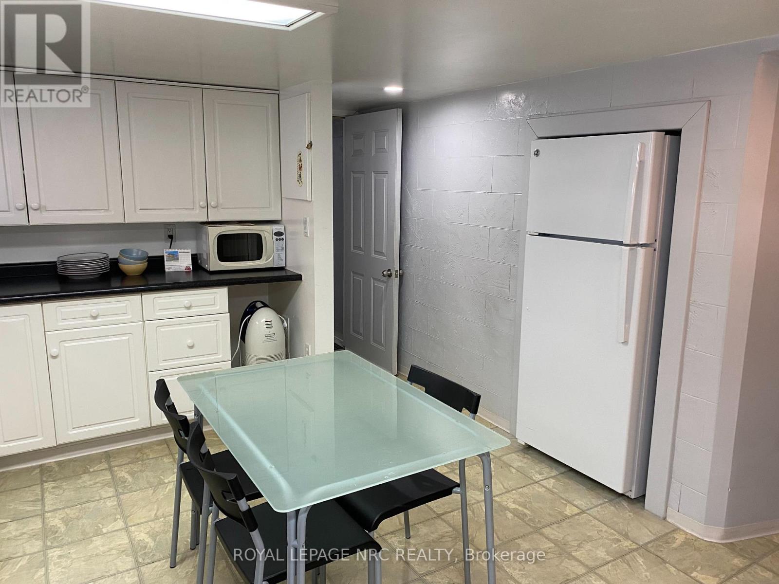 #2 - # 2 -102 Townline Rd. W. Road W, St. Catharines (Glendale/glenridge), Ontario  L2T 1P7 - Photo 4 - X12432625