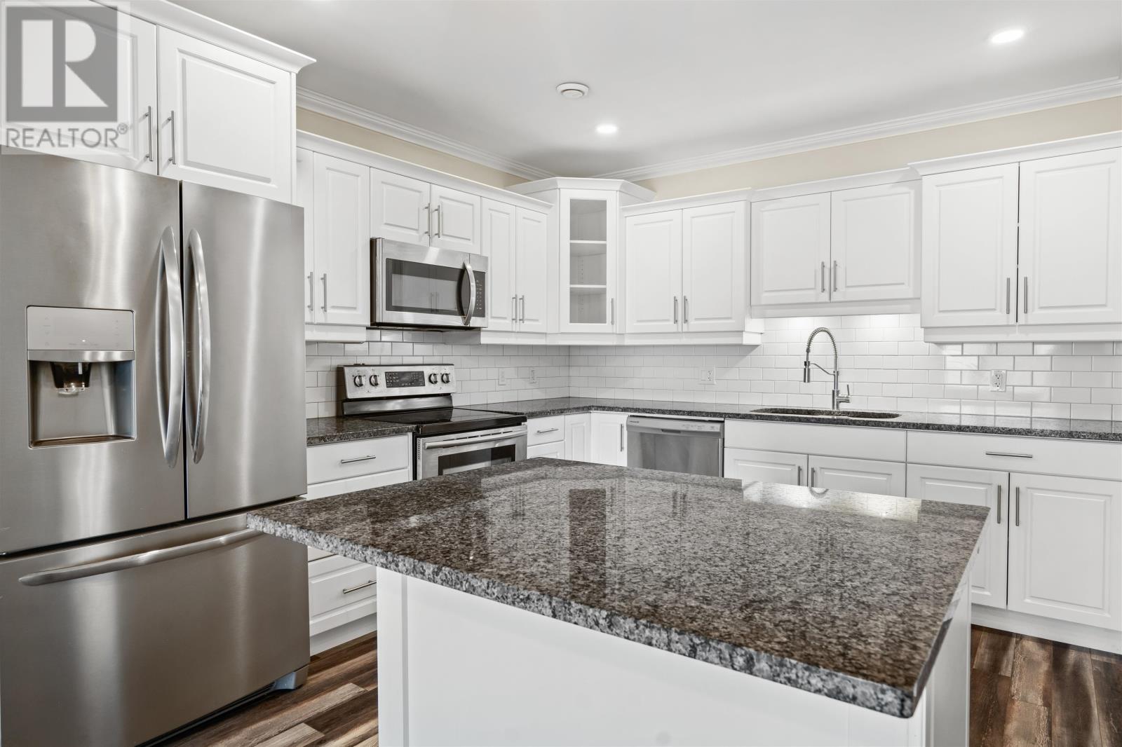 303 208 Shakespeare Drive, Hillcrest Condominiums, Stratford, Prince Edward Island  C1B 4B7 - Photo 4 - 202524606