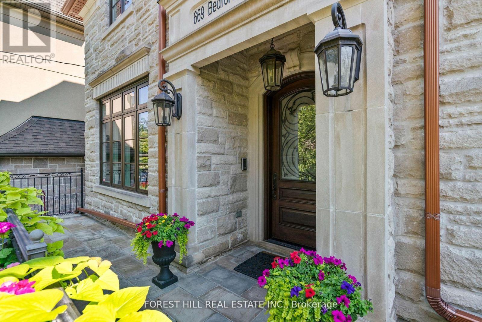 669 Bedford Park Avenue, Toronto, Ontario  M5M 1K4 - Photo 4 - C12432571