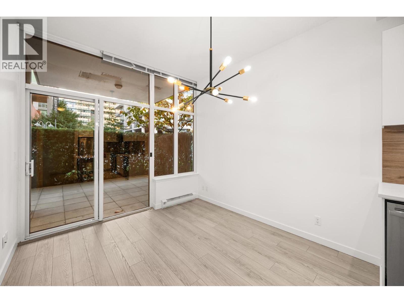 102 200 Nelson's Crescent, New Westminster, British Columbia  V3L 0H4 - Photo 2 - R3052260