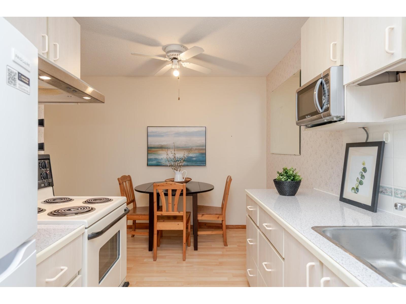 208 15020 North Bluff Road, White Rock, British Columbia  V4B 5A4 - Photo 18 - R3053101