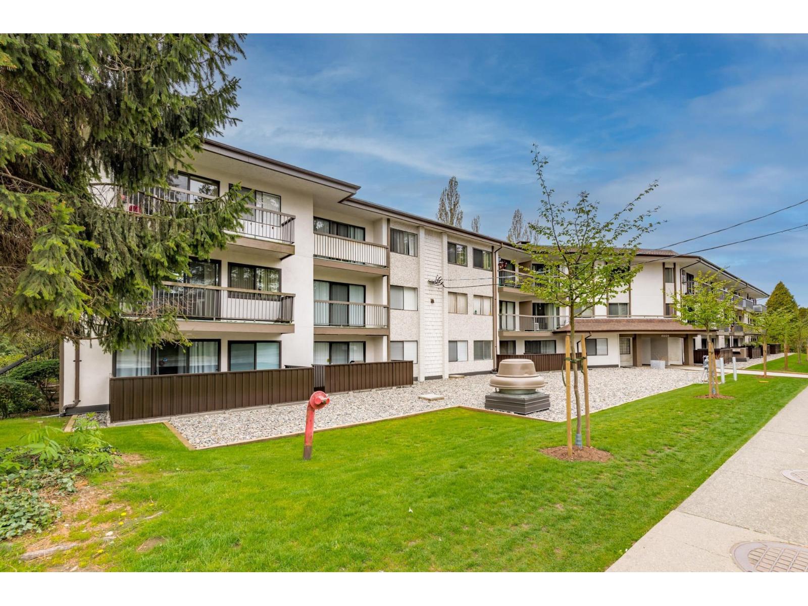 208 15020 North Bluff Road, White Rock, British Columbia  V4B 5A4 - Photo 1 - R3053101