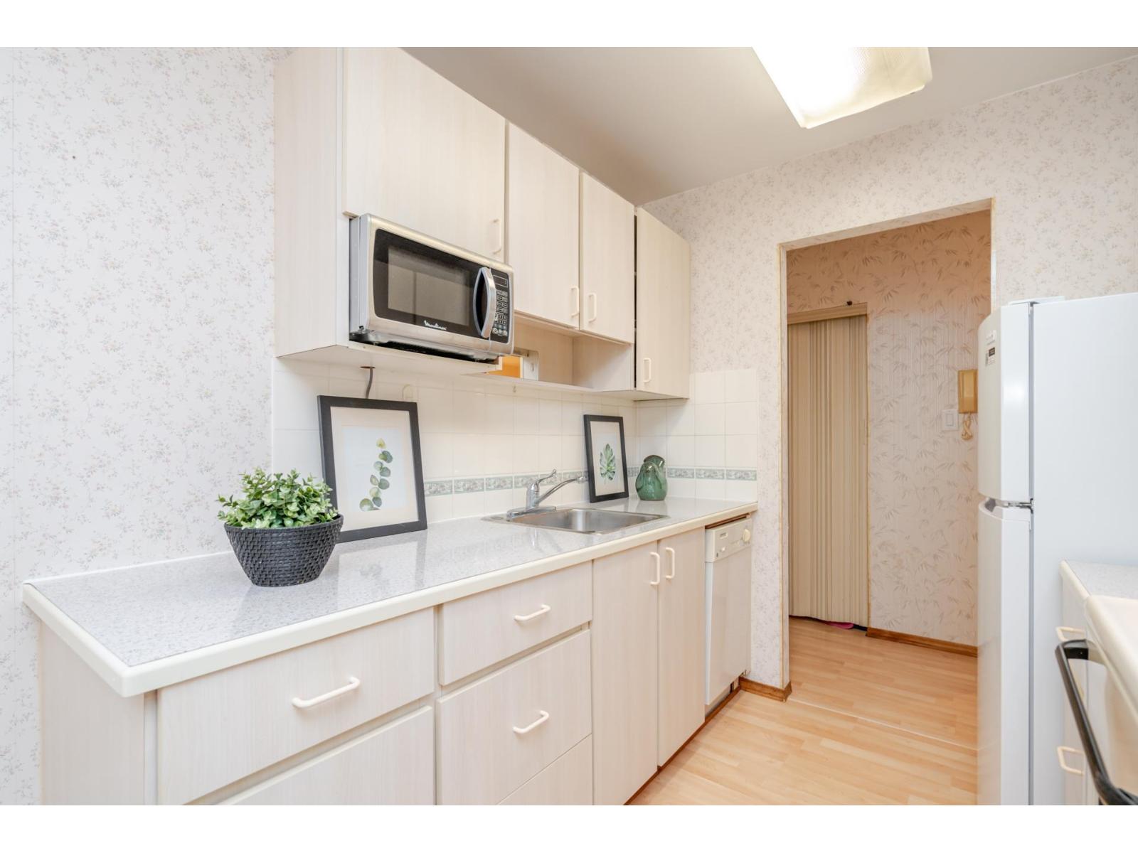 208 15020 North Bluff Road, White Rock, British Columbia  V4B 5A4 - Photo 17 - R3053101