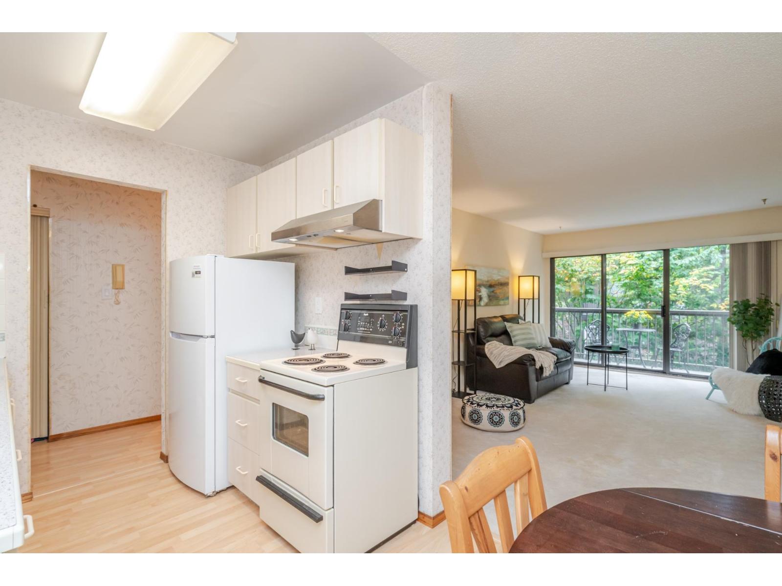 208 15020 North Bluff Road, White Rock, British Columbia  V4B 5A4 - Photo 15 - R3053101