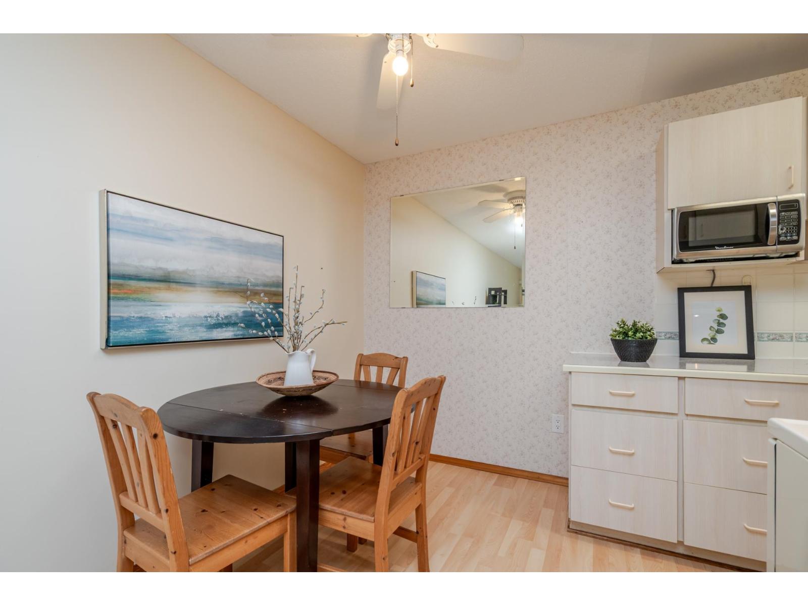 208 15020 North Bluff Road, White Rock, British Columbia  V4B 5A4 - Photo 14 - R3053101