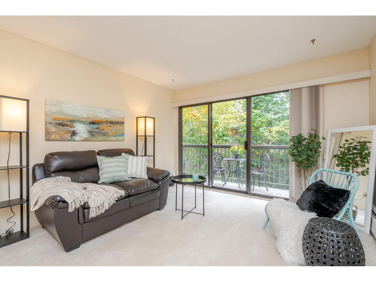 208 15020 North Bluff Road, White Rock, British Columbia  V4B 5A4 - Photo 3 - R3053101