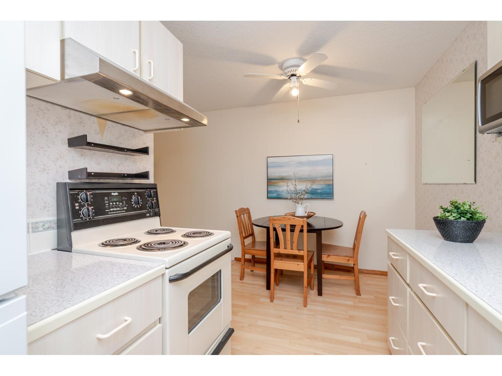 208 15020 North Bluff Road, White Rock, British Columbia  V4B 5A4 - Photo 19 - R3053101