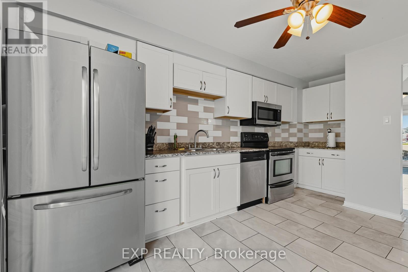 2 Blackburn Crescent, Ajax, Ontario  L1S 5Z2 - Photo 4 - E12432579