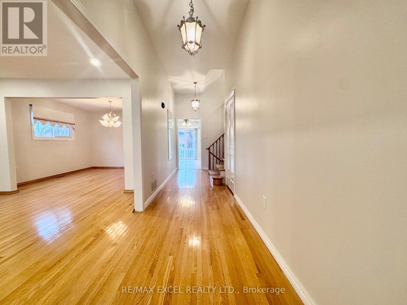 Upper - 63 Hornshill Drive, Toronto, Ontario  M1S 3J3 - Photo 3 - E12432627