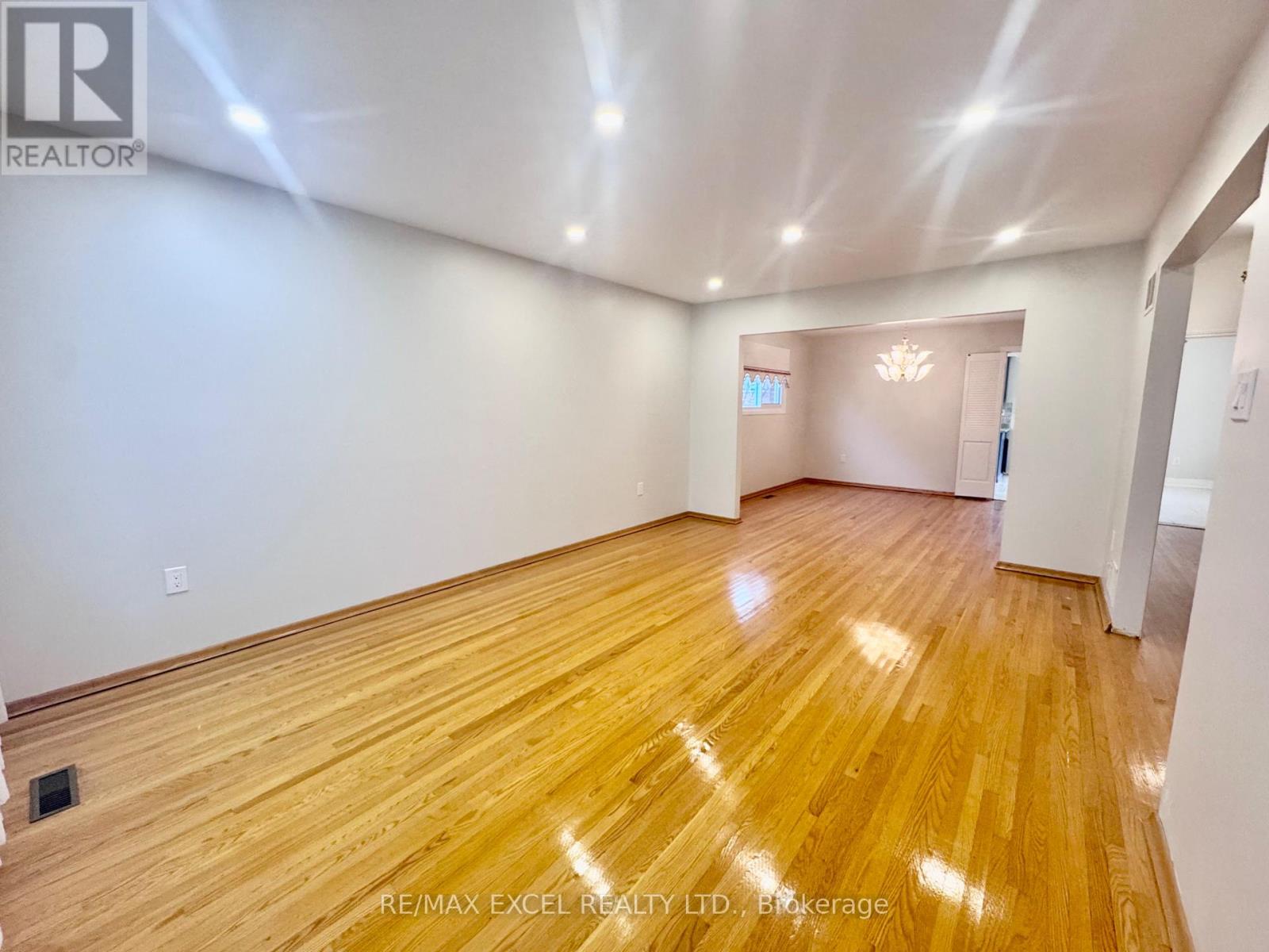 Upper - 63 Hornshill Drive, Toronto, Ontario  M1S 3J3 - Photo 4 - E12432627