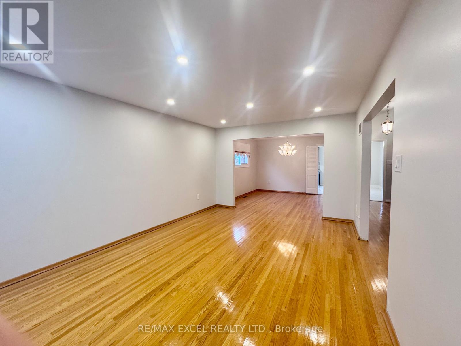 Upper - 63 Hornshill Drive, Toronto, Ontario  M1S 3J3 - Photo 5 - E12432627