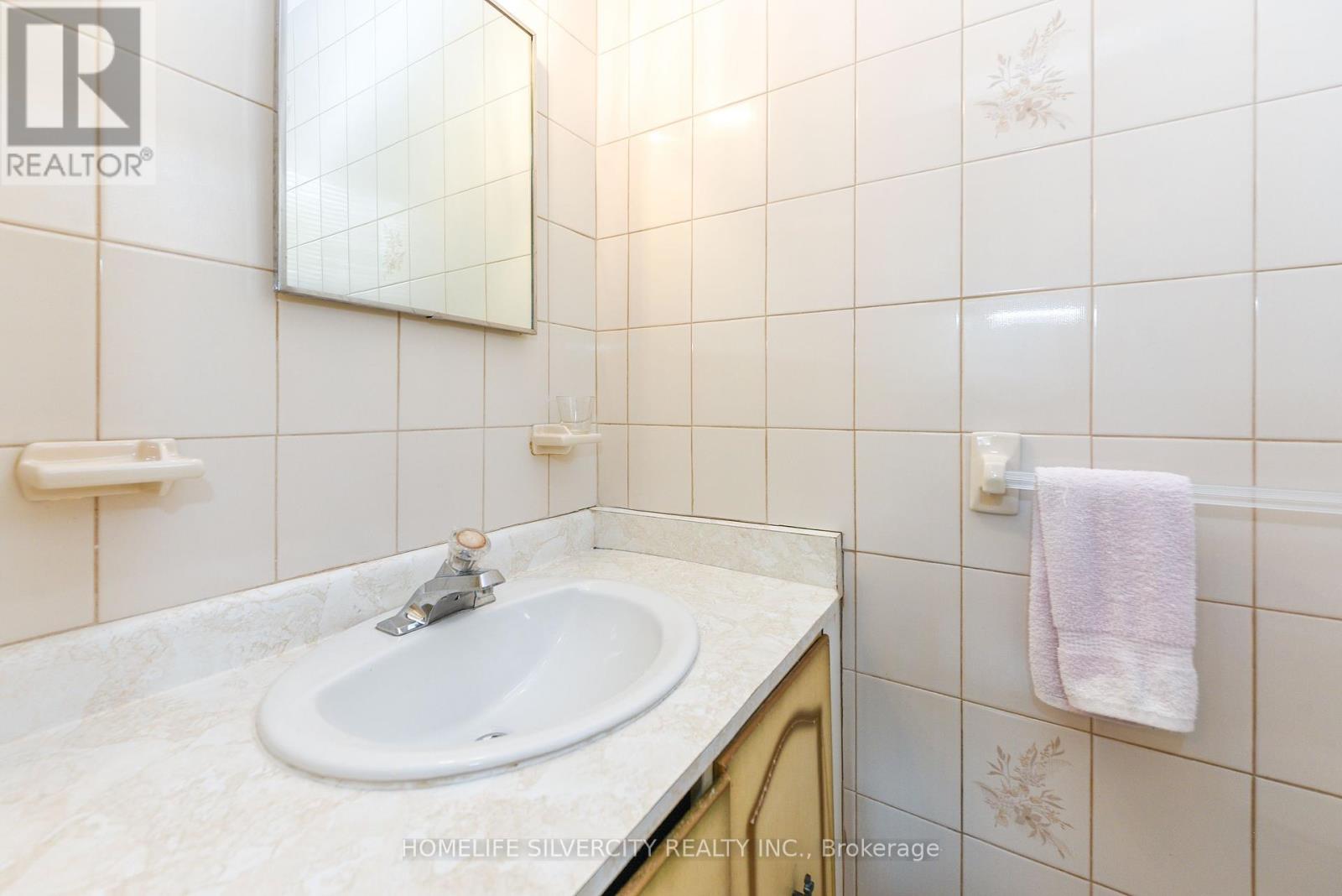 3350 Lehigh Crescent, Mississauga, Ontario  L4T 1W8 - Photo 31 - W12432044