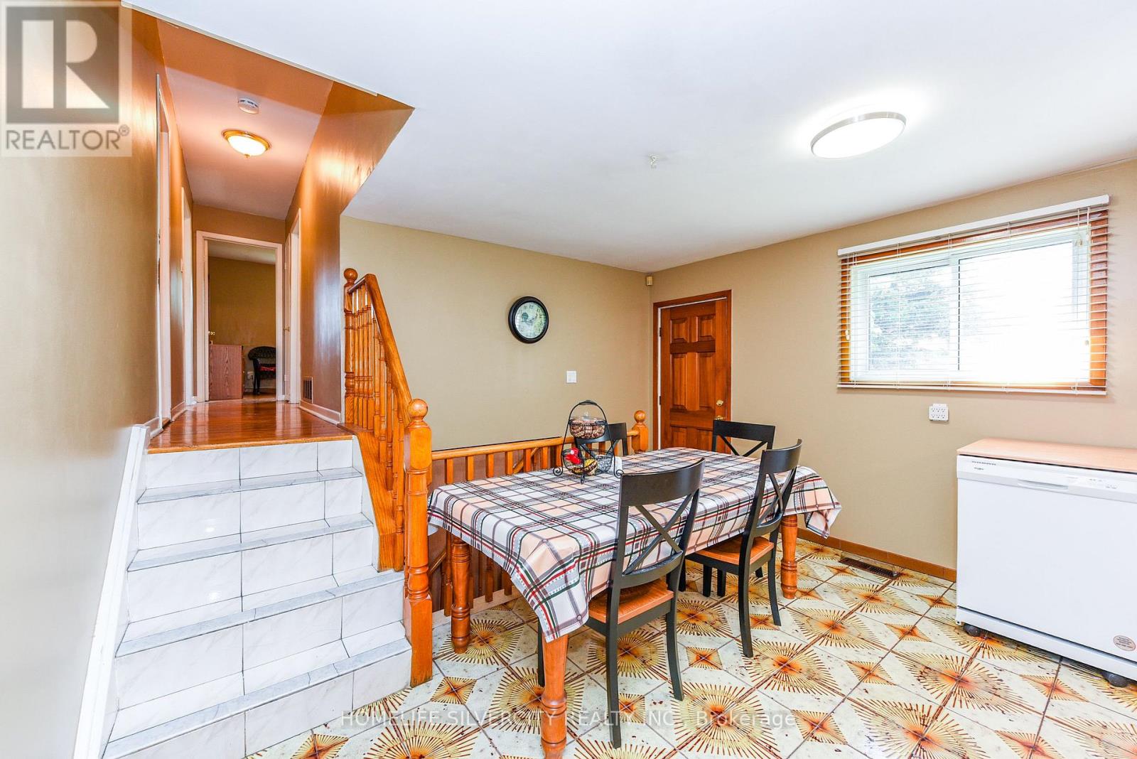 3350 Lehigh Crescent, Mississauga, Ontario  L4T 1W8 - Photo 14 - W12432044