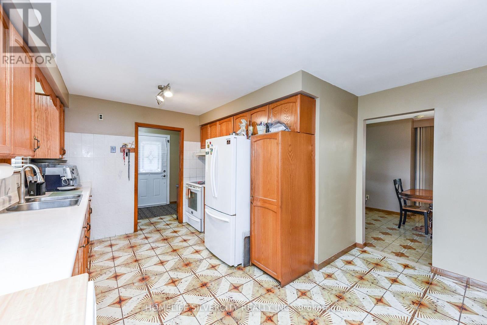 3350 Lehigh Crescent, Mississauga, Ontario  L4T 1W8 - Photo 17 - W12432044