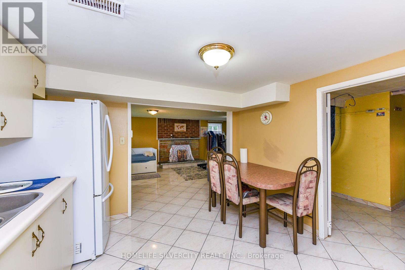 3350 Lehigh Crescent, Mississauga, Ontario  L4T 1W8 - Photo 37 - W12432044