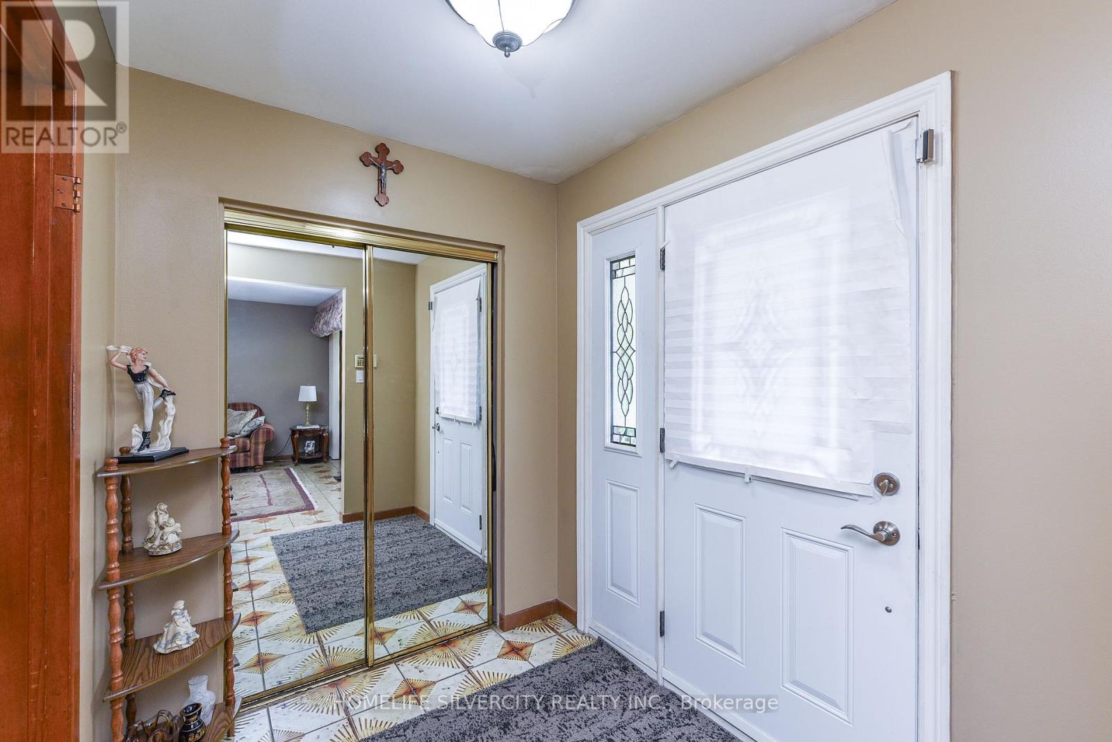 3350 Lehigh Crescent, Mississauga, Ontario  L4T 1W8 - Photo 8 - W12432044
