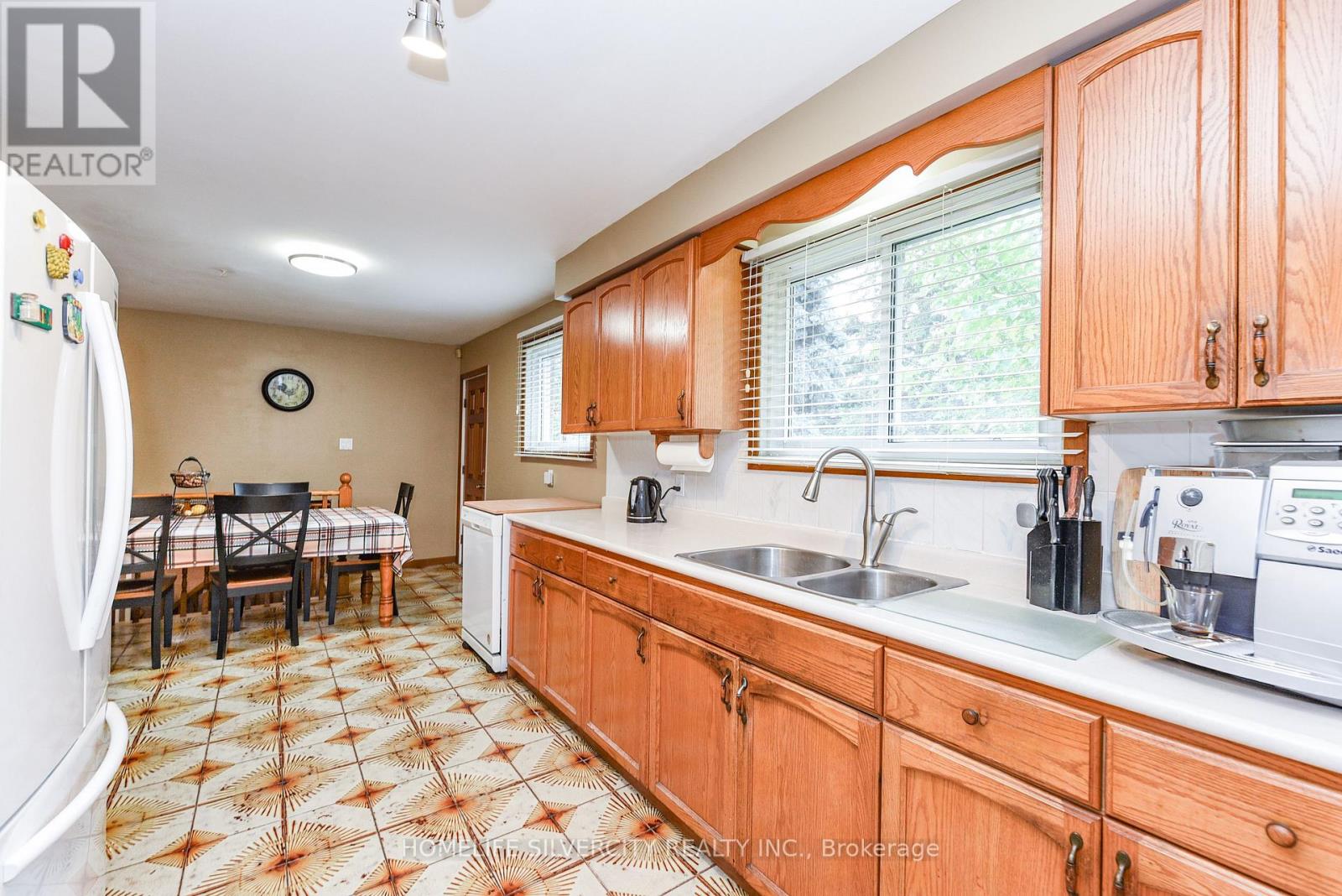 3350 Lehigh Crescent, Mississauga, Ontario  L4T 1W8 - Photo 19 - W12432044