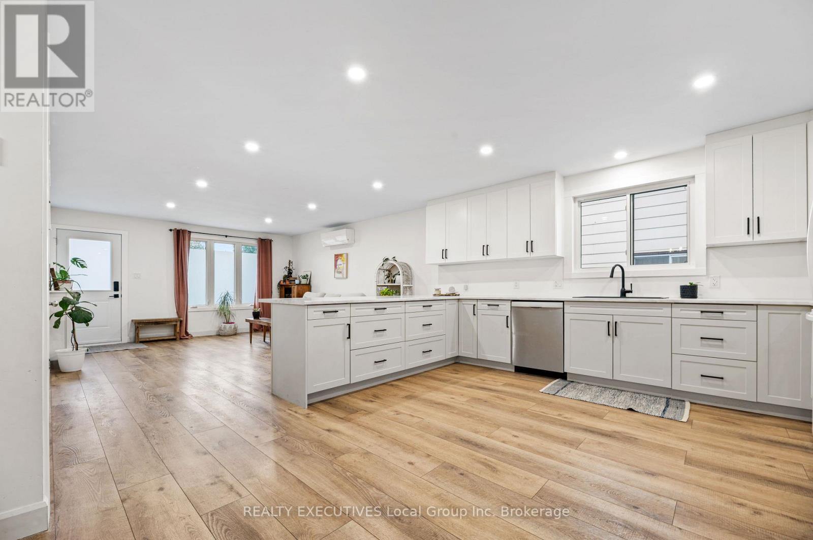 139 Massey Drive, North Bay (Ferris), Ontario  P1A 4G6 - Photo 6 - X12425961