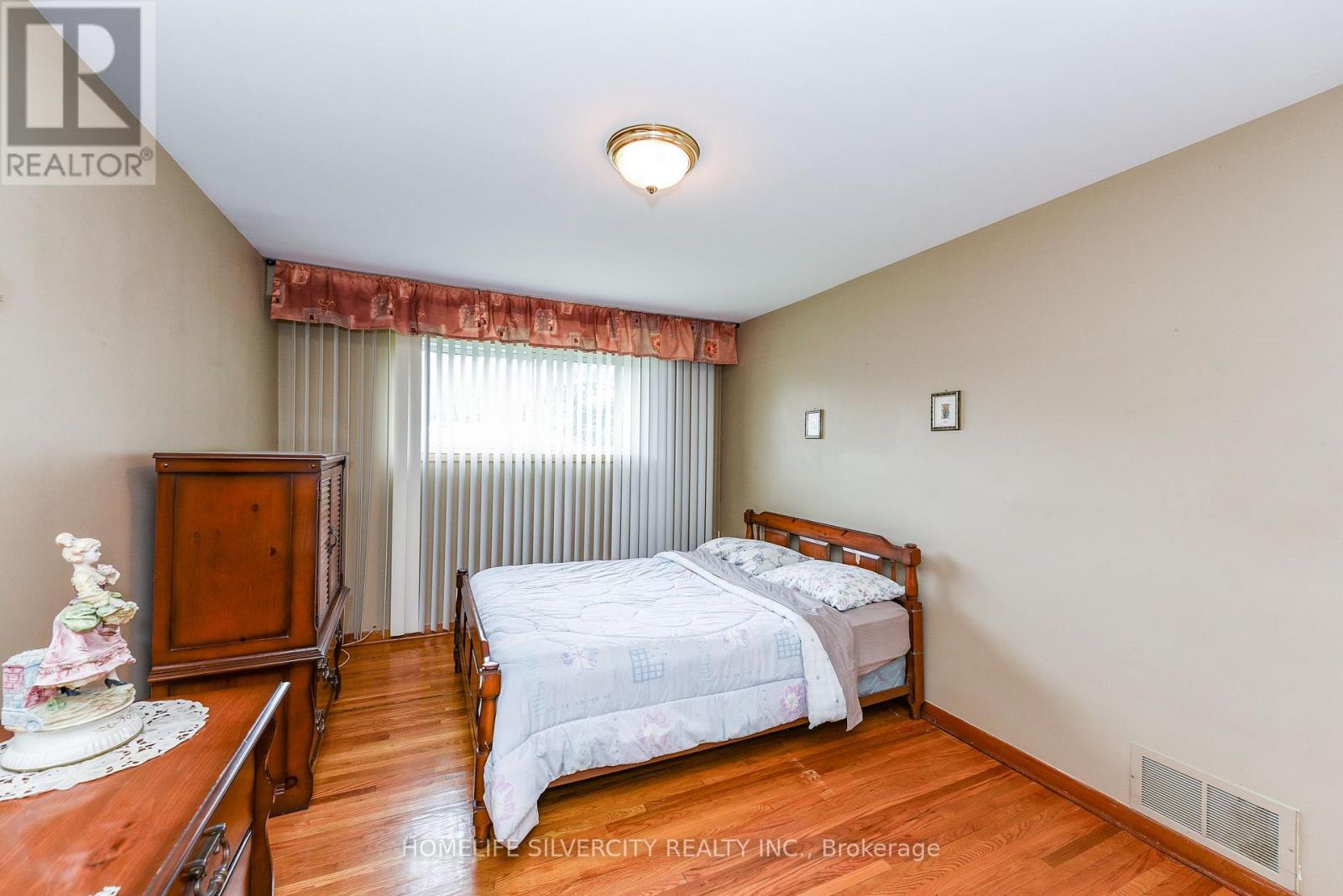 3350 Lehigh Crescent, Mississauga, Ontario  L4T 1W8 - Photo 28 - W12432044