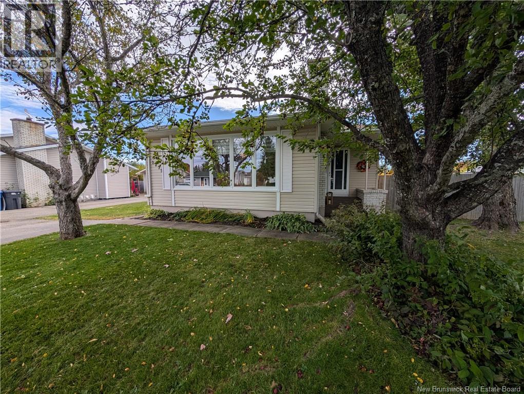 1275 Vantassell, Bathurst, New Brunswick  E2A 4C7 - Photo 3 - NB127583