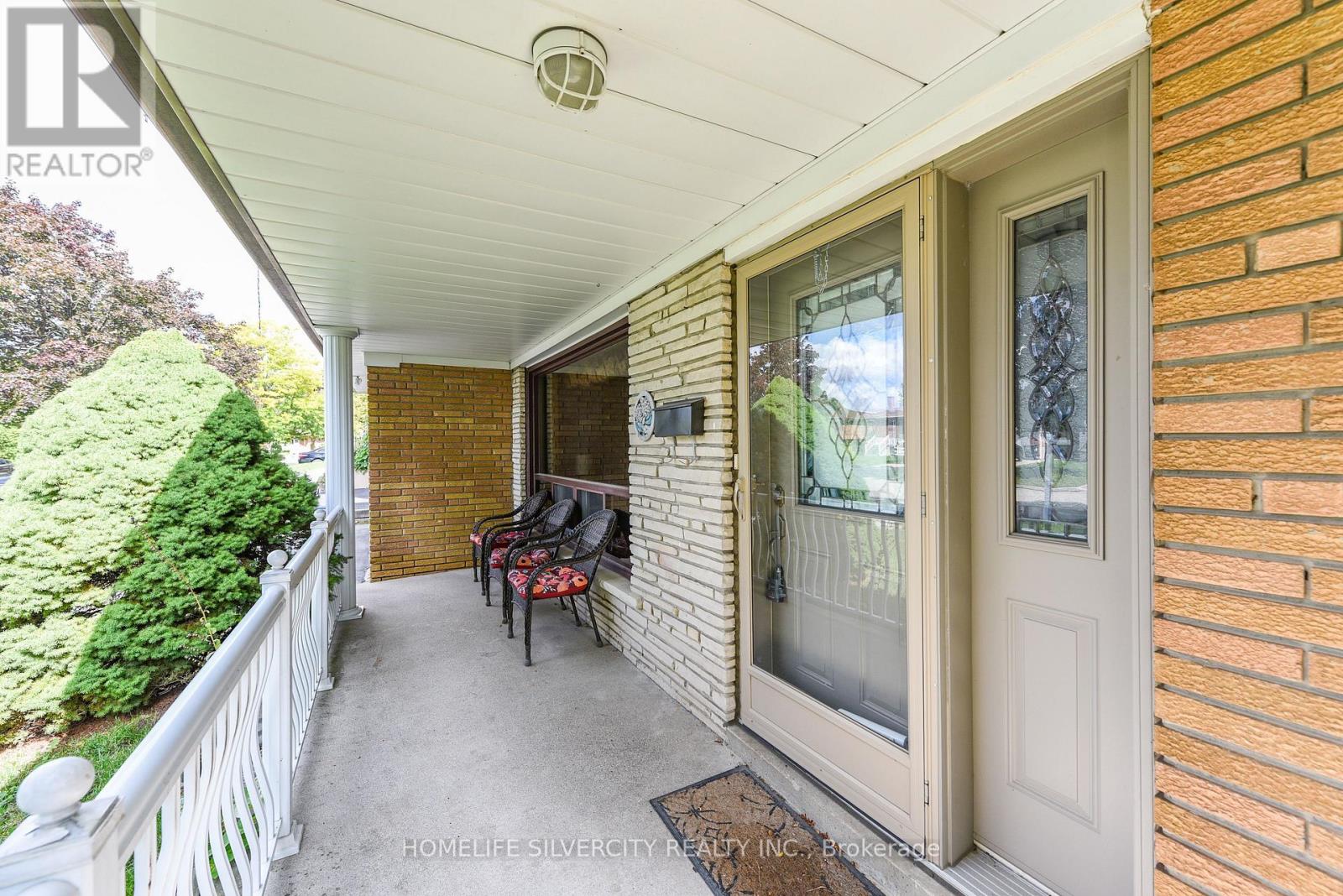 3350 Lehigh Crescent, Mississauga, Ontario  L4T 1W8 - Photo 5 - W12432044