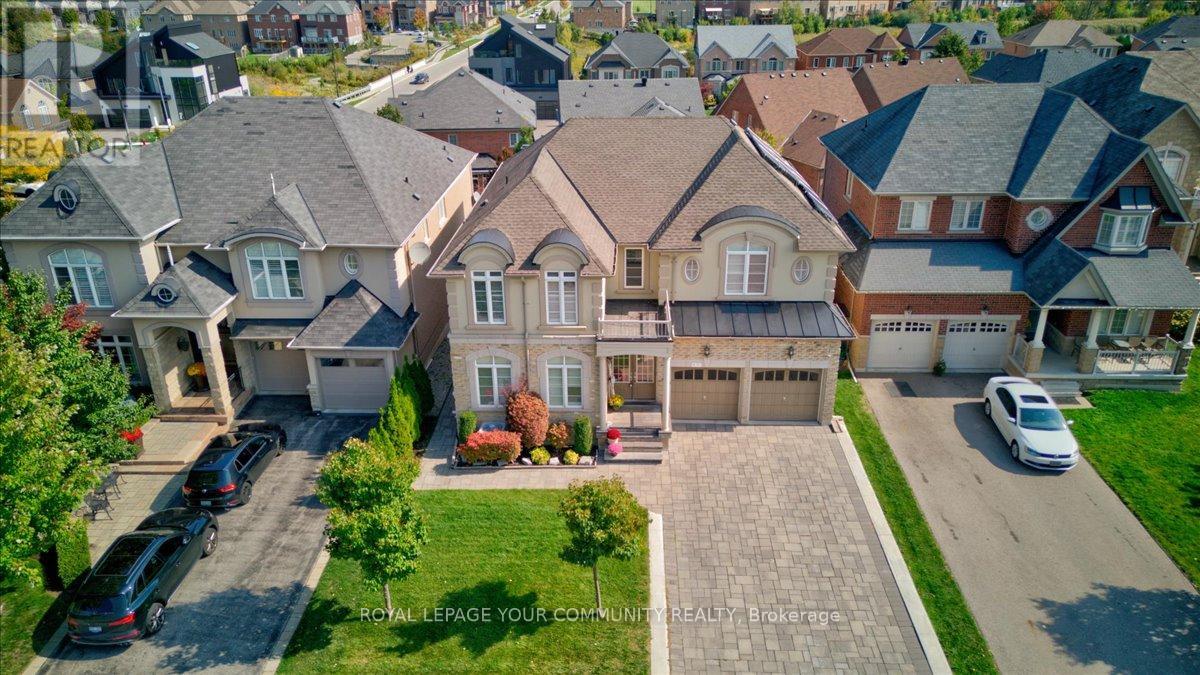 9 HEANEY COURT, Aurora, Ontario