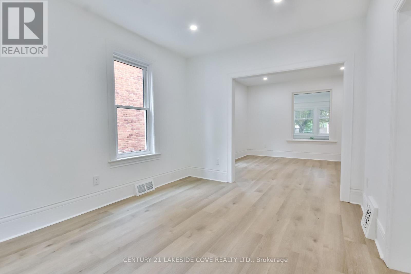 74 Penetang Street, Orillia, Ontario  L3V 3N5 - Photo 12 - S12432618
