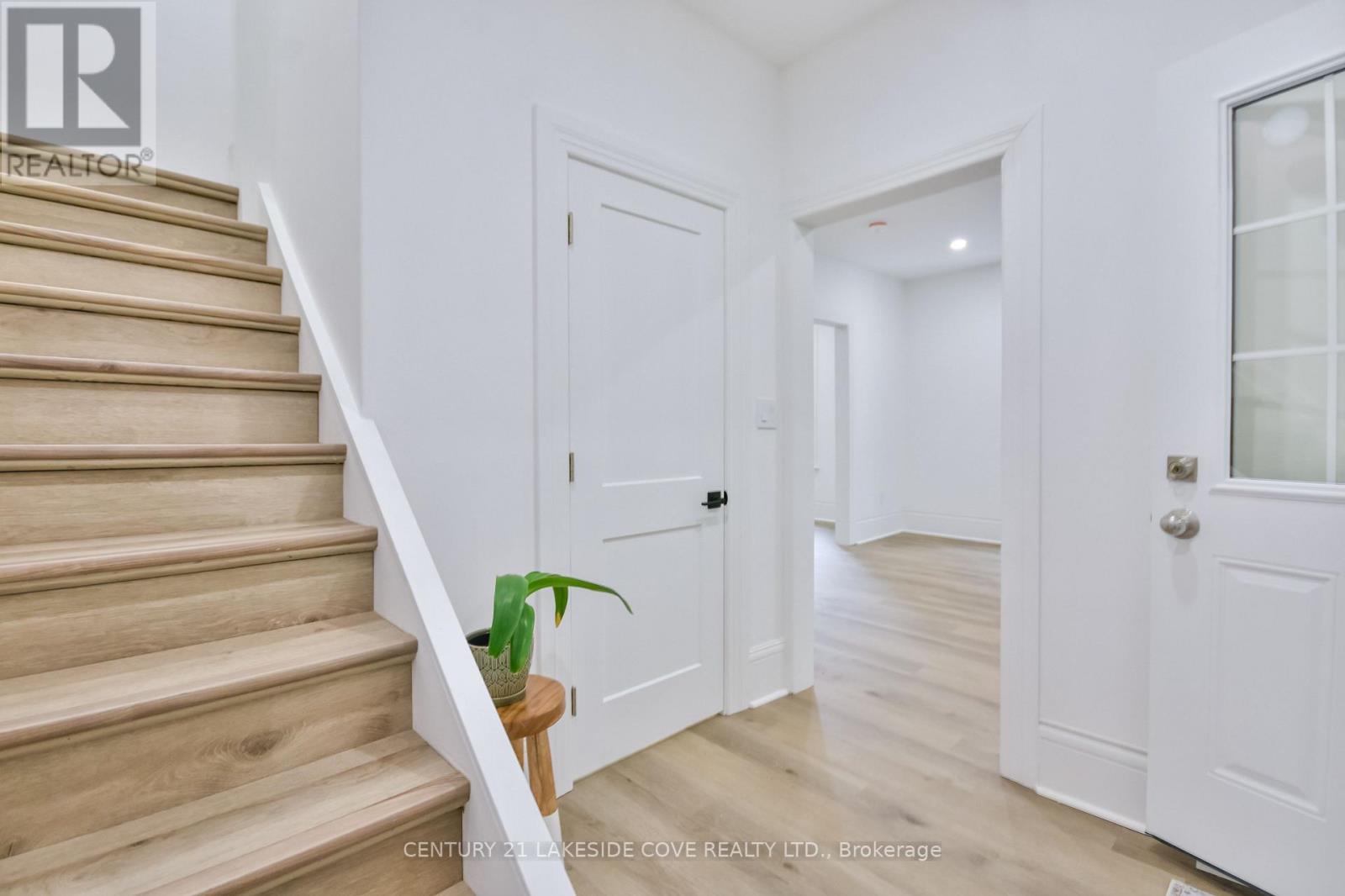 74 Penetang Street, Orillia, Ontario  L3V 3N5 - Photo 9 - S12432618