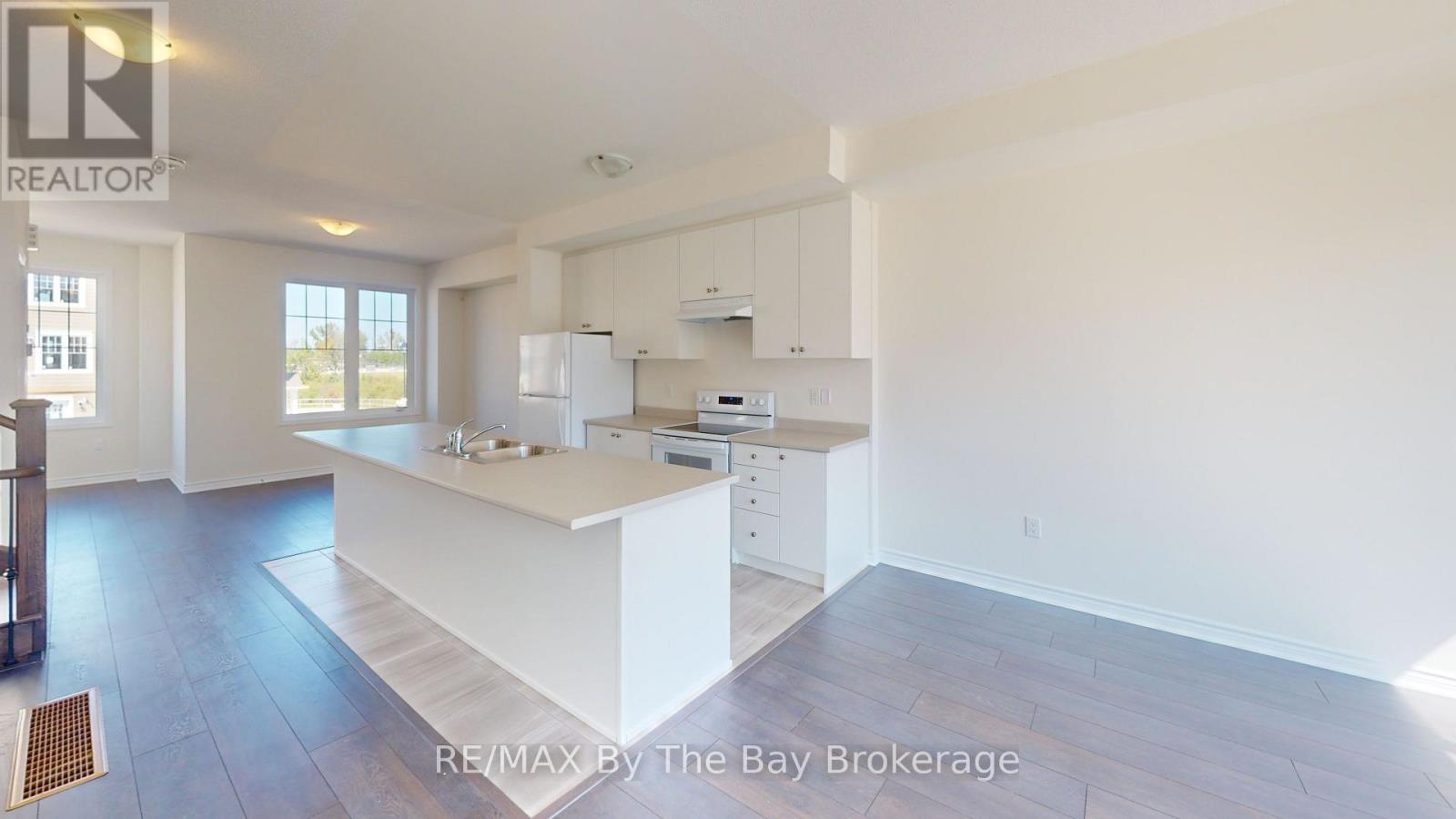 103 Surf Drive, Wasaga Beach, Ontario  L9Z 0G3 - Photo 15 - S12432672