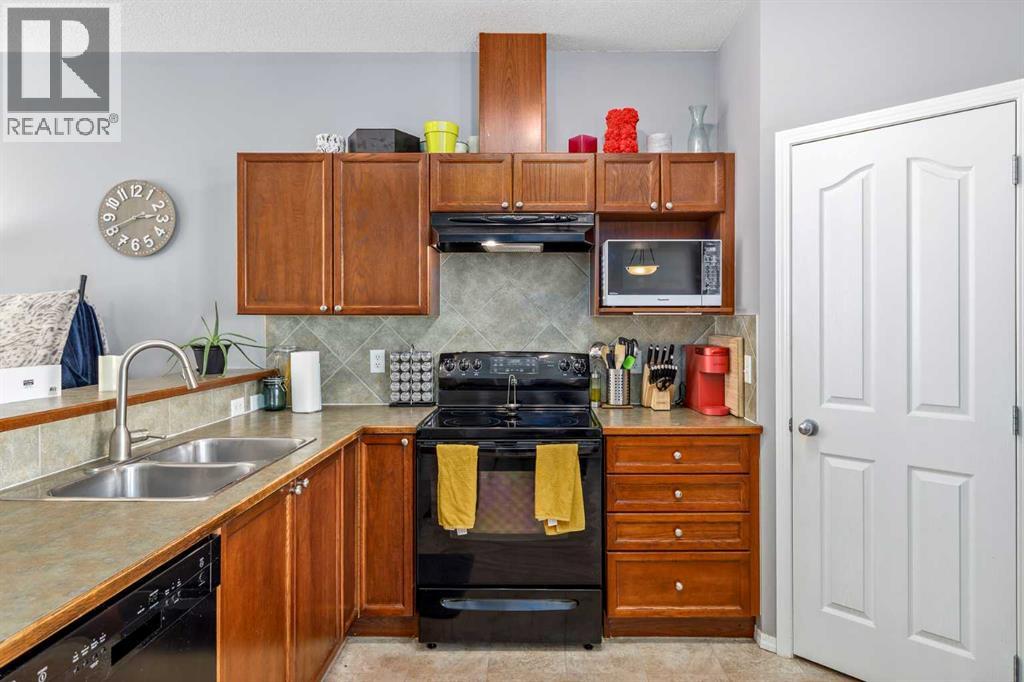 1303, 703 Luxstone Square Sw, Airdrie, Alberta  T4B 0A4 - Photo 10 - A2242216