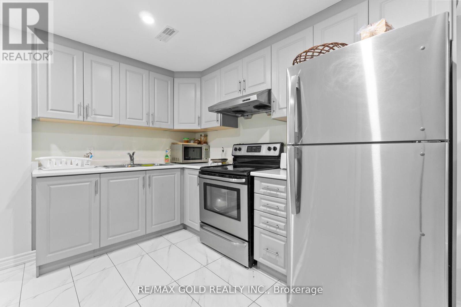 172 Tysonville Circle, Brampton, Ontario  L7A 4B2 - Photo 38 - W12432529