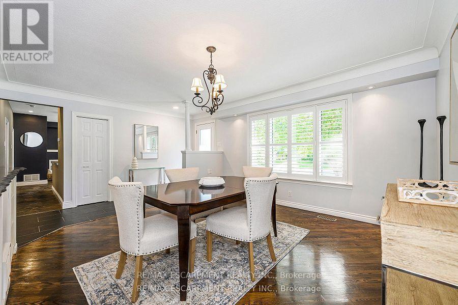 6487 Panton Street, Burlington, Ontario  L7P 0L7 - Photo 10 - W12432535