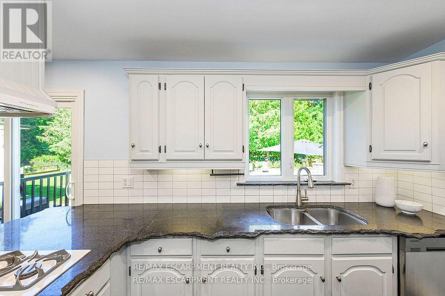 6487 Panton Street, Burlington, Ontario  L7P 0L7 - Photo 13 - W12432535