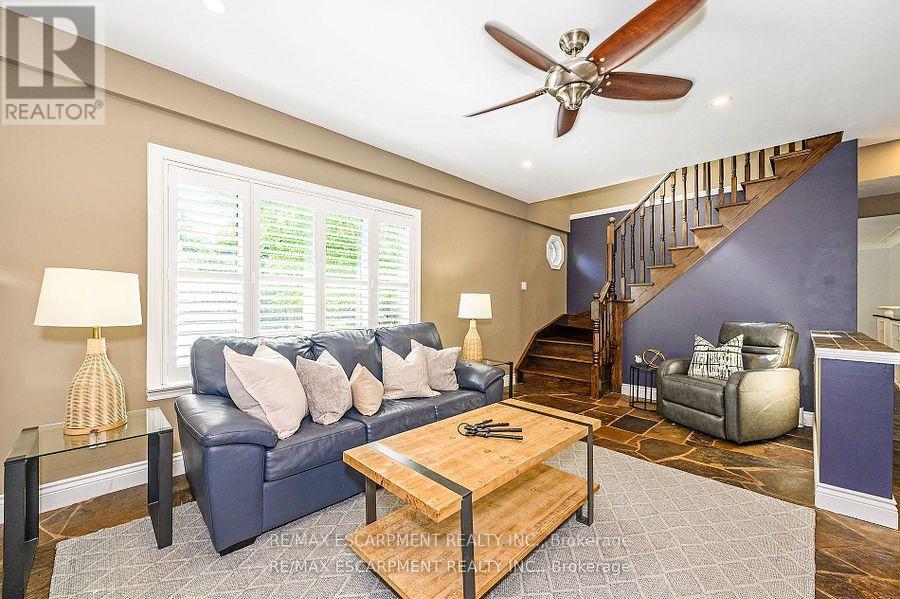 6487 Panton Street, Burlington, Ontario  L7P 0L7 - Photo 17 - W12432535