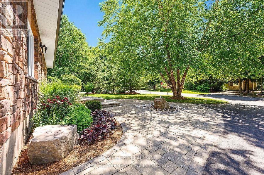 6487 Panton Street, Burlington, Ontario  L7P 0L7 - Photo 6 - W12432535