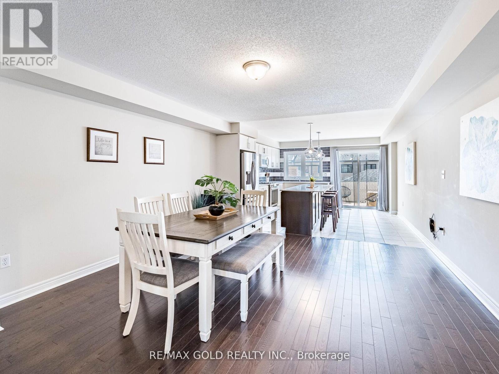 19 Sudeley Lane, Brampton, Ontario  L7A 4Z7 - Photo 11 - W12432544