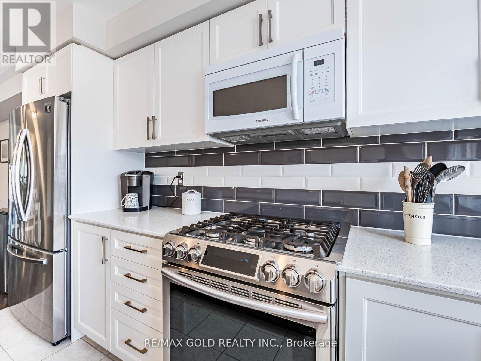 19 Sudeley Lane, Brampton, Ontario  L7A 4Z7 - Photo 17 - W12432544