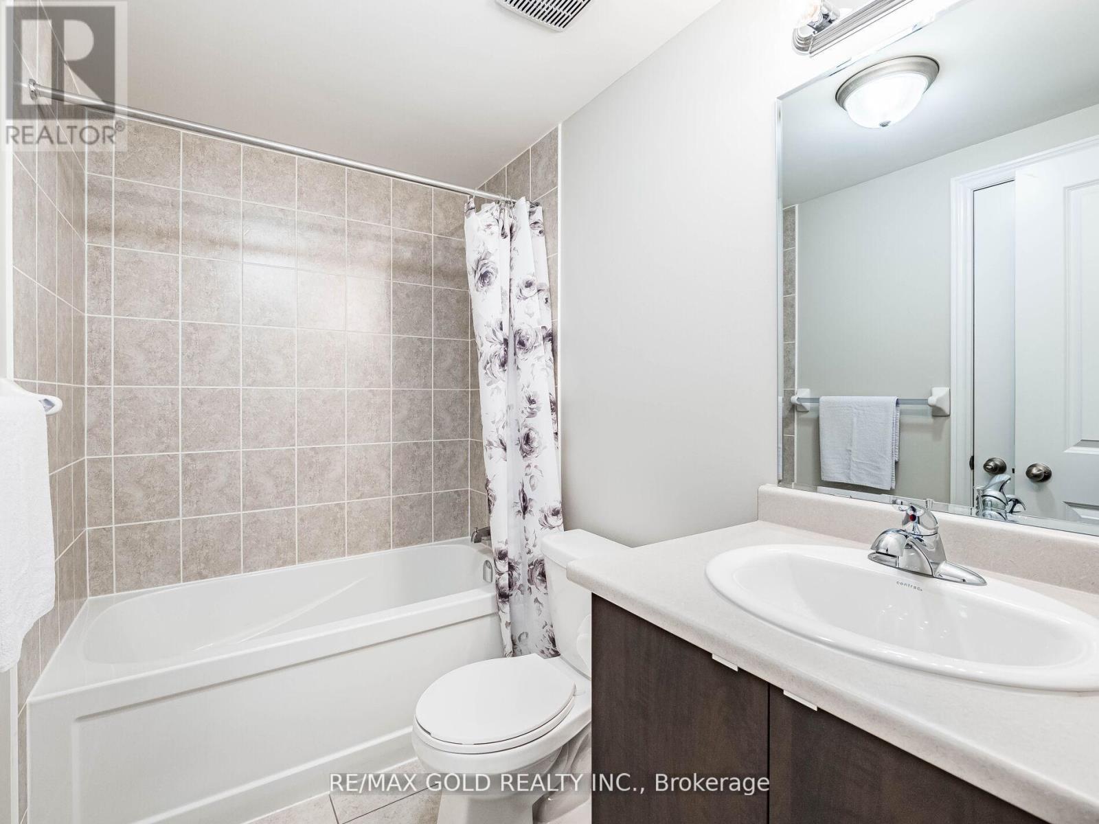 19 Sudeley Lane, Brampton, Ontario  L7A 4Z7 - Photo 7 - W12432544
