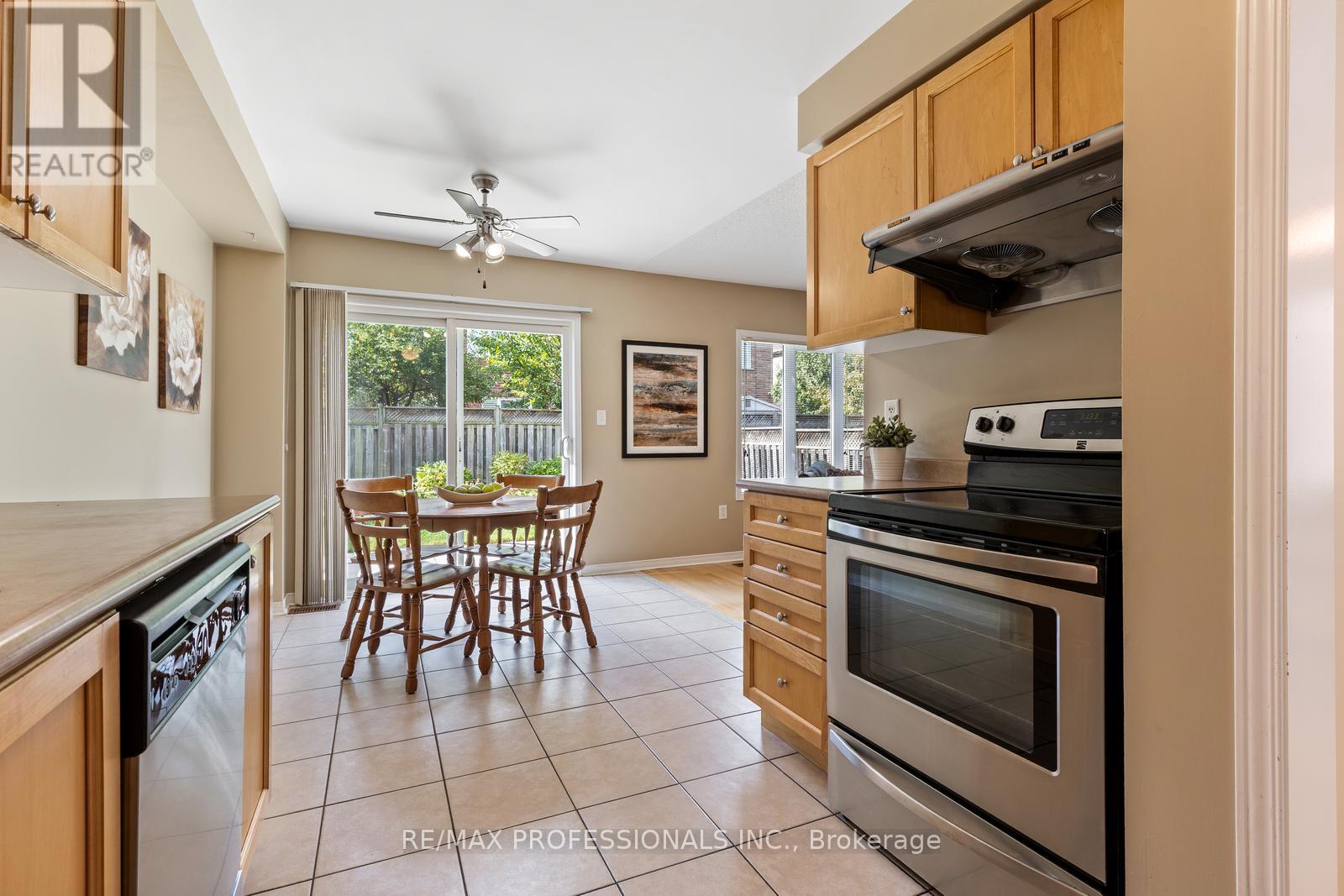 4808 Half Moon Grove, Mississauga, Ontario  L5M 7R7 - Photo 10 - W12432548