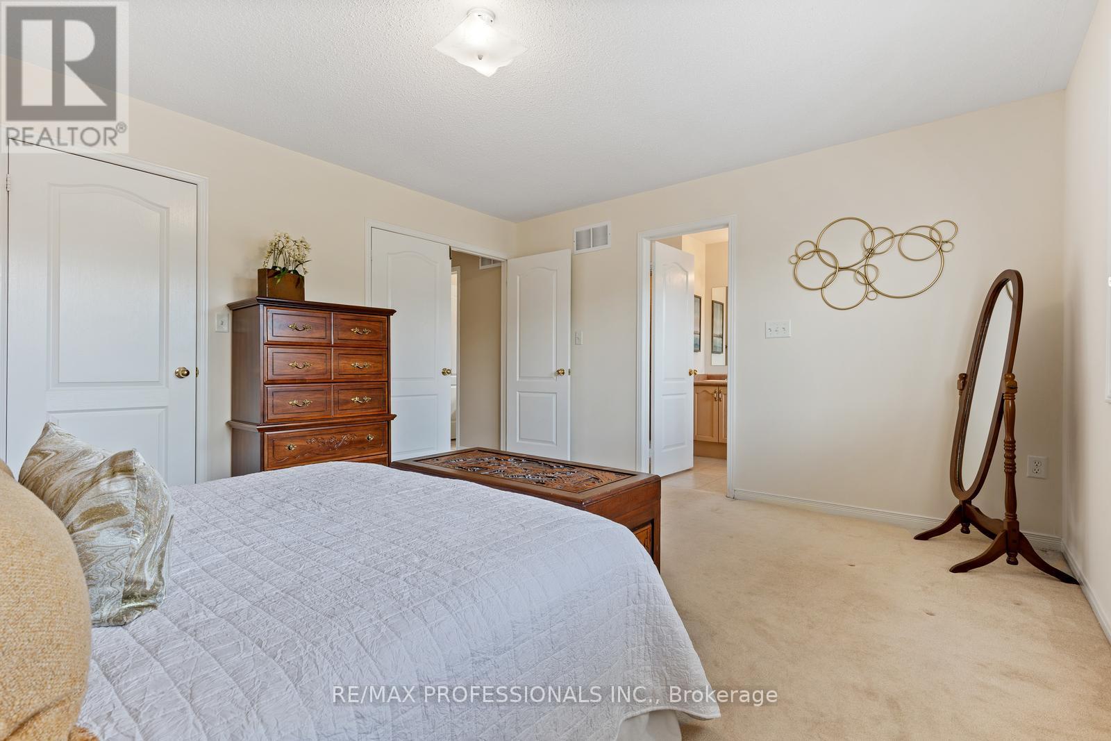 4808 Half Moon Grove, Mississauga, Ontario  L5M 7R7 - Photo 21 - W12432548