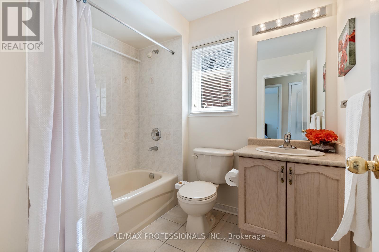 4808 Half Moon Grove, Mississauga, Ontario  L5M 7R7 - Photo 26 - W12432548