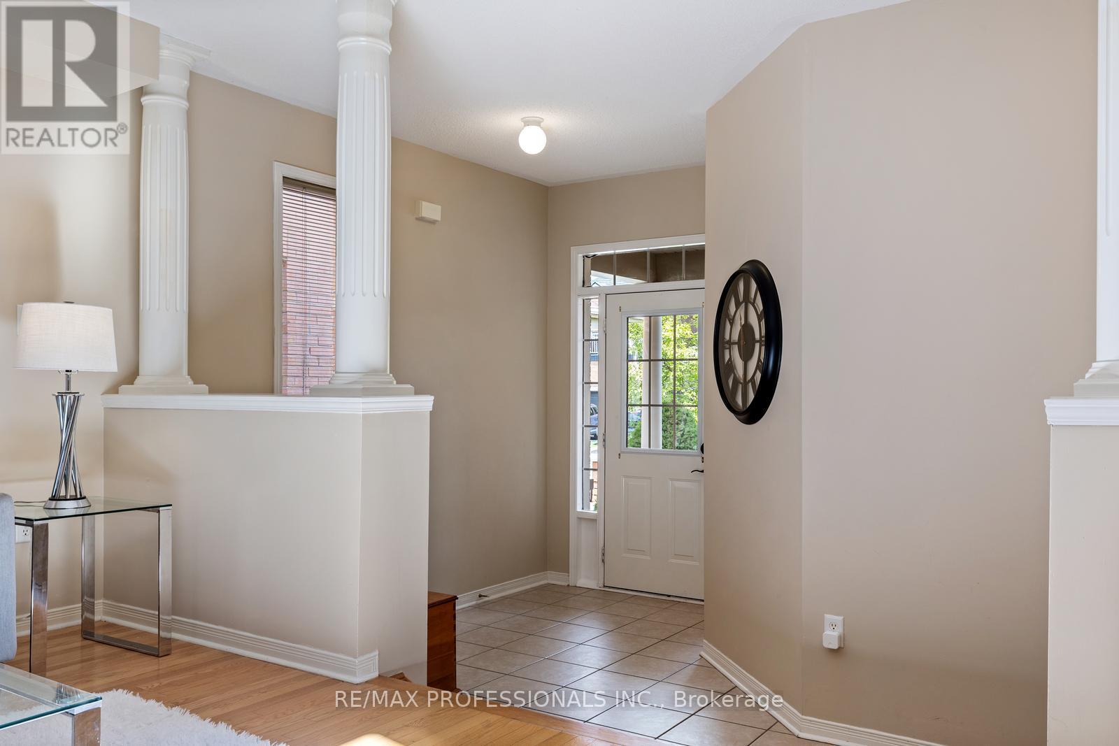 4808 Half Moon Grove, Mississauga, Ontario  L5M 7R7 - Photo 3 - W12432548