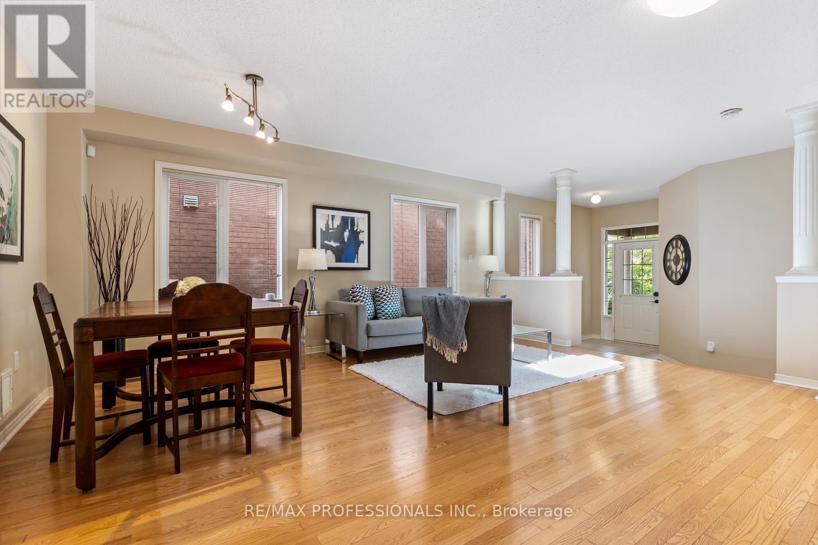 4808 Half Moon Grove, Mississauga, Ontario  L5M 7R7 - Photo 8 - W12432548